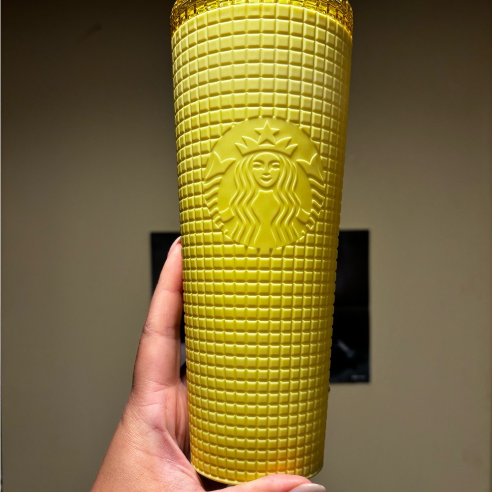 Starbucks 24oz yellow grip textured Tumbler gently used